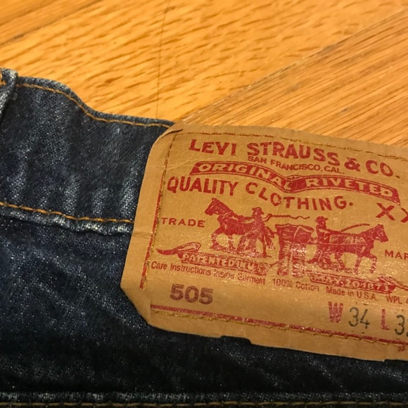 90s Levi MediumWash High waisted denim shorts - Picture 3 of 4